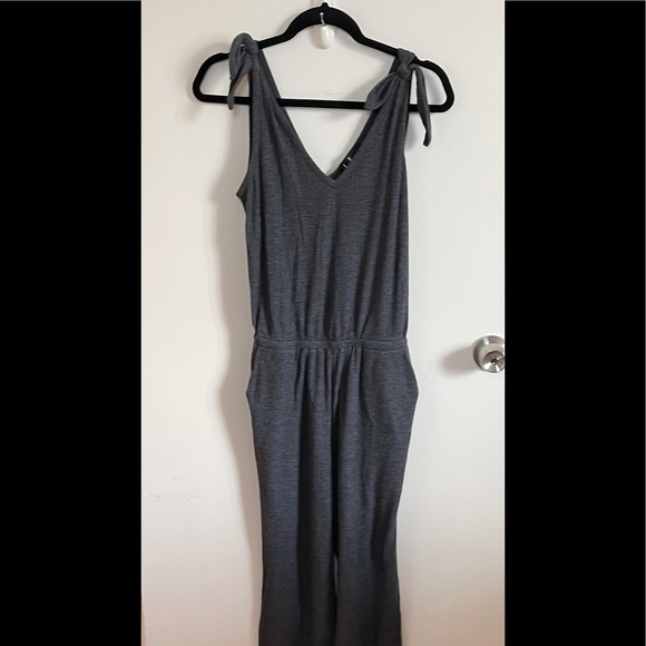 Lulus grey jumpsuit women’s small - Picture 2 of 7
